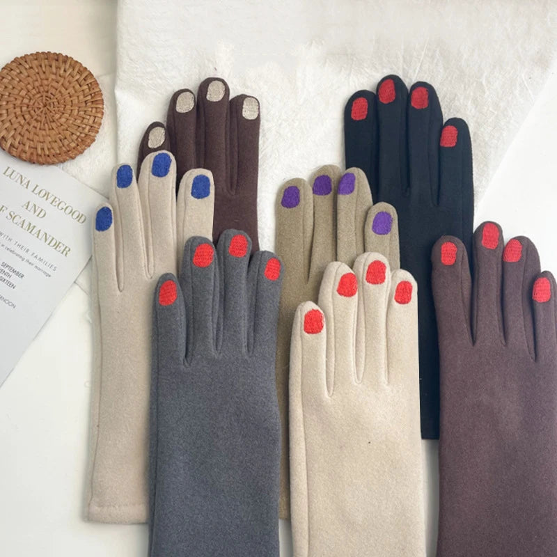Touch Screen Winter Gloves with Nail Polish Design - product detail 2
