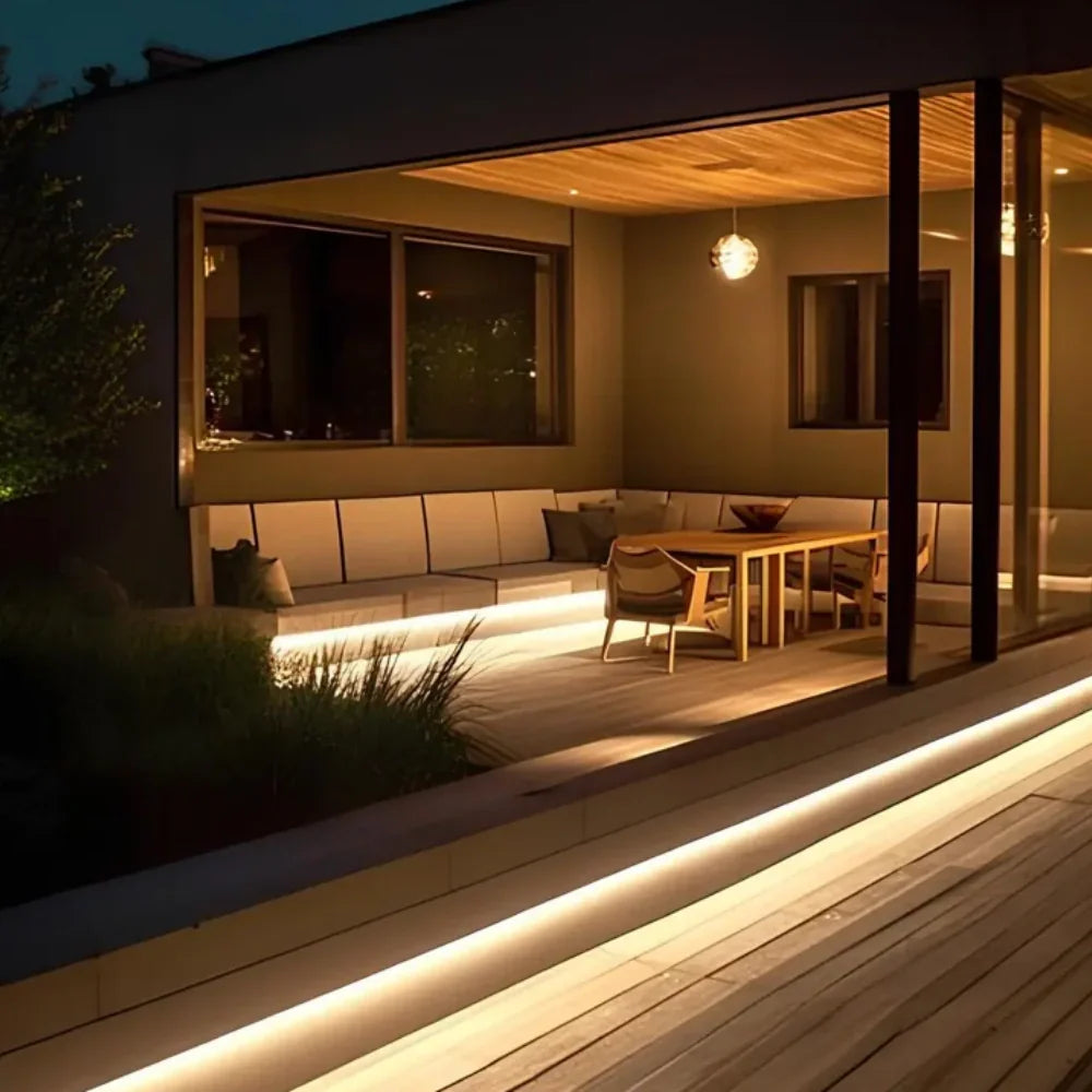 Tira de luz LED flexible, impermeable y controlada por sensor