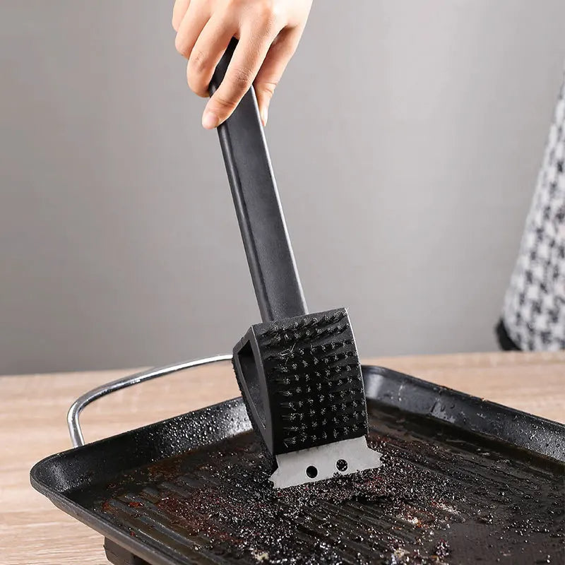3 in 1 Barbecue Grill Brush with Scraper and Sponge - product detail 2