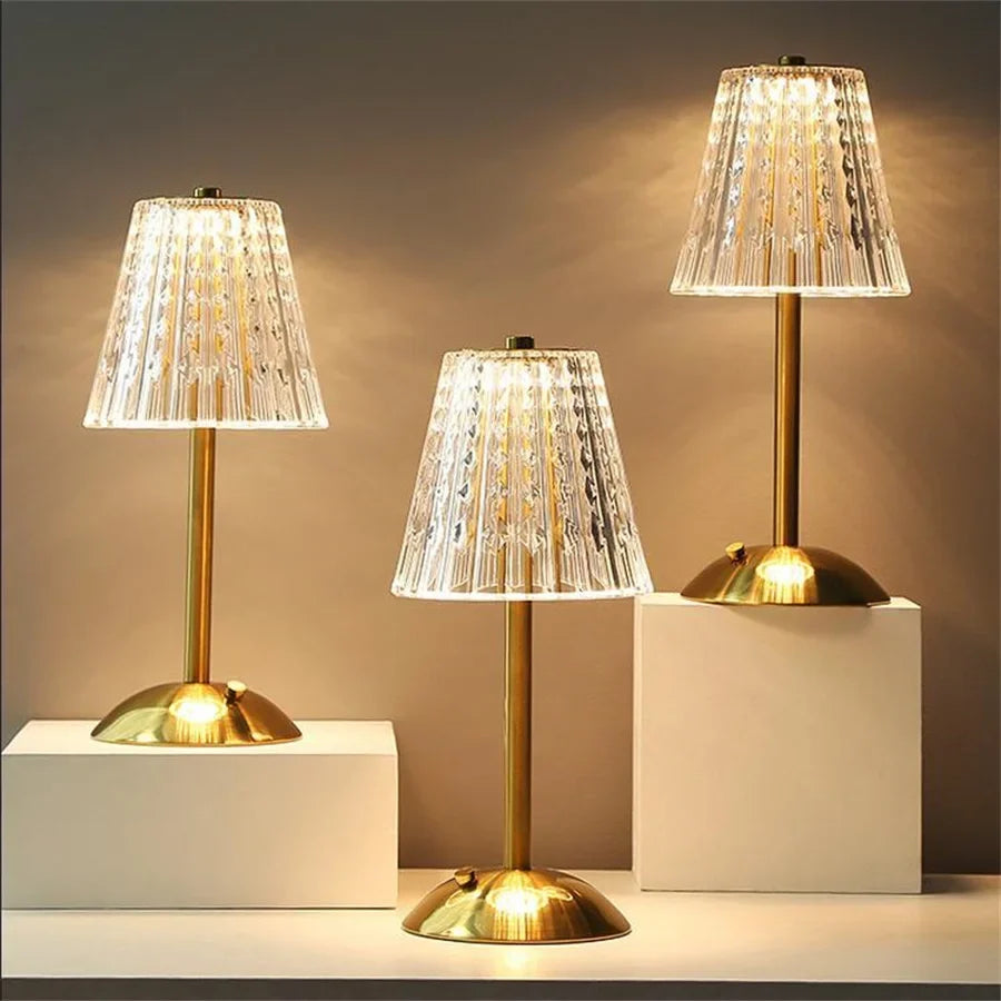Lámpara de mesa de cristal decorativa con luz dorada para interiores modernos