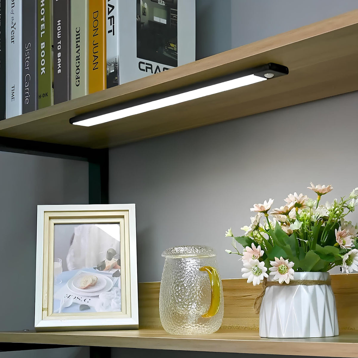 Barra de luz recargable inalámbrica con LED activado por movimiento para uso en interiores