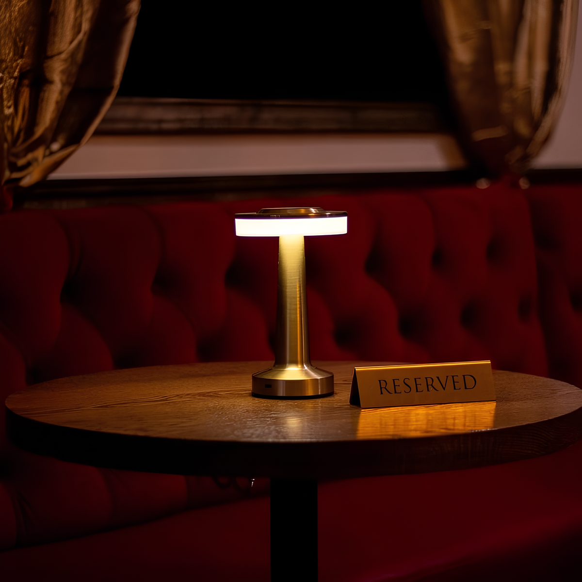 Lámpara de mesa portátil regulable con diseño retro elegante
