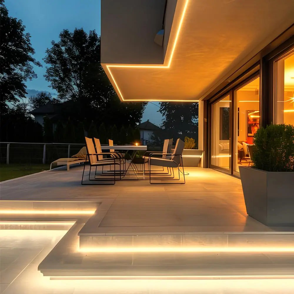 Tira de luz LED flexible, impermeable y controlada por sensor