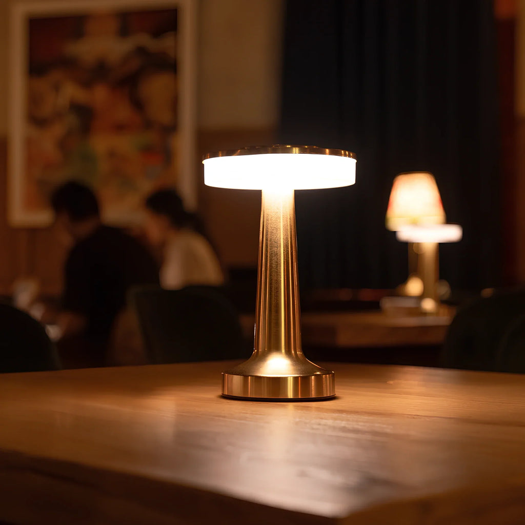 Lámpara de mesa portátil regulable con diseño retro elegante