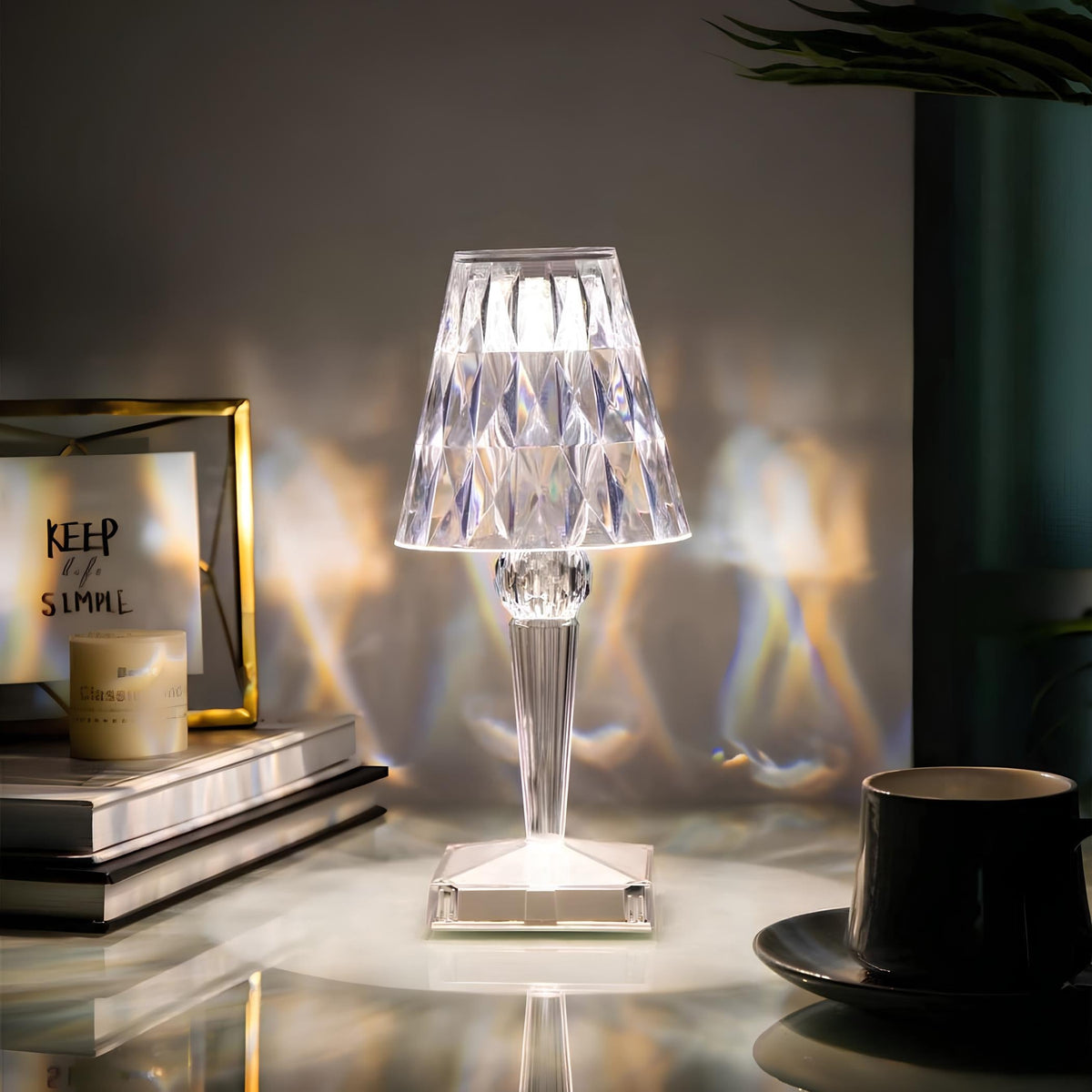 Lámpara elegante con acento de cristal, regulable y recargable para iluminación del hogar