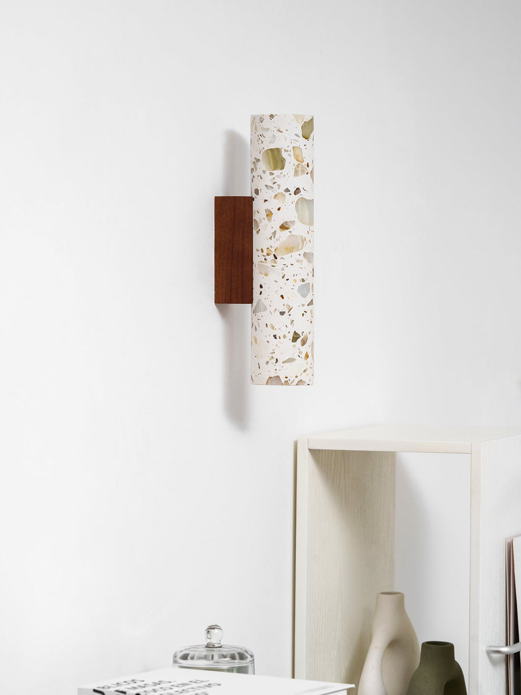 Lámparas de pared minimalistas con detalles artísticos