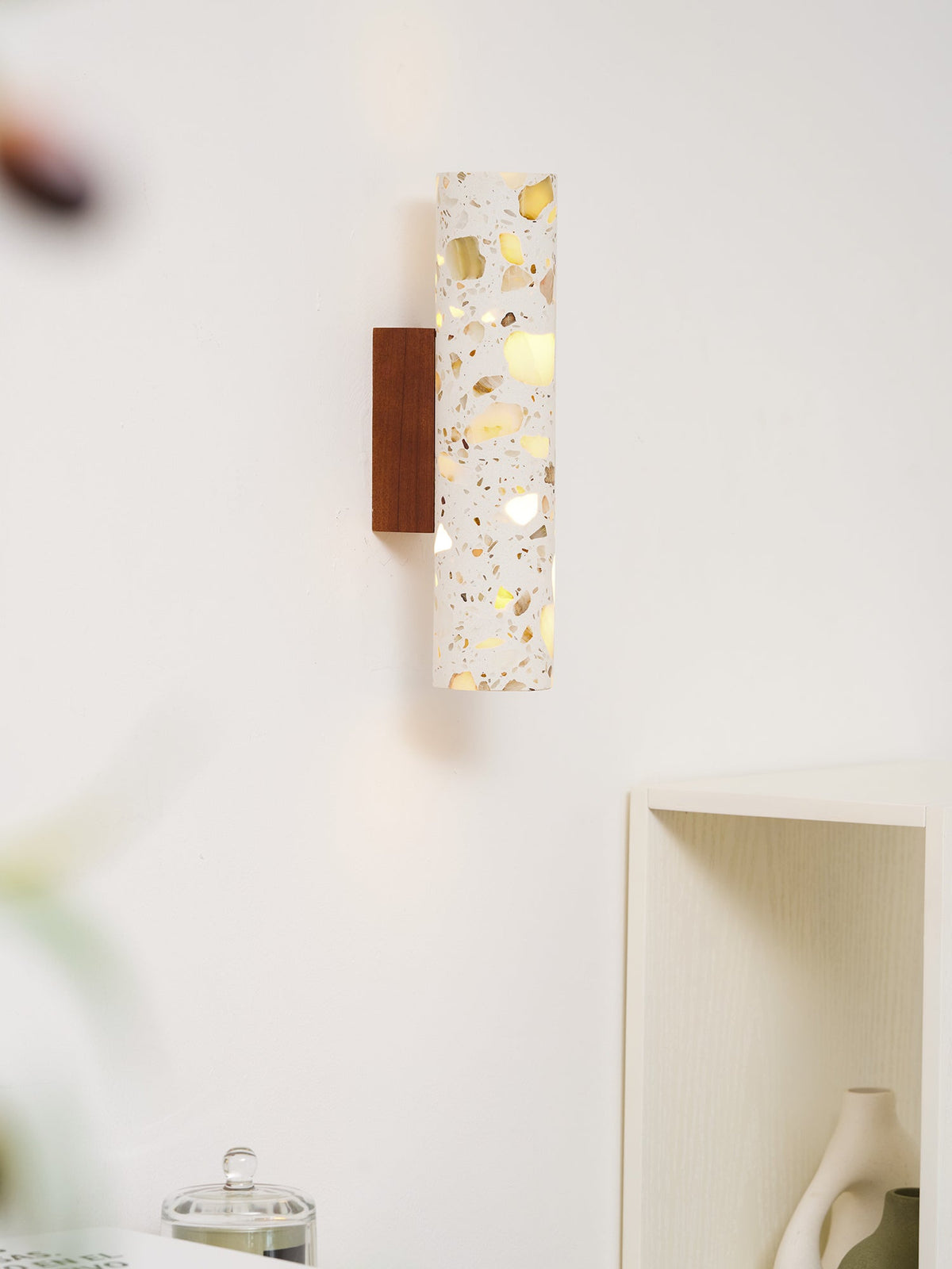 Lámparas de pared minimalistas con detalles artísticos