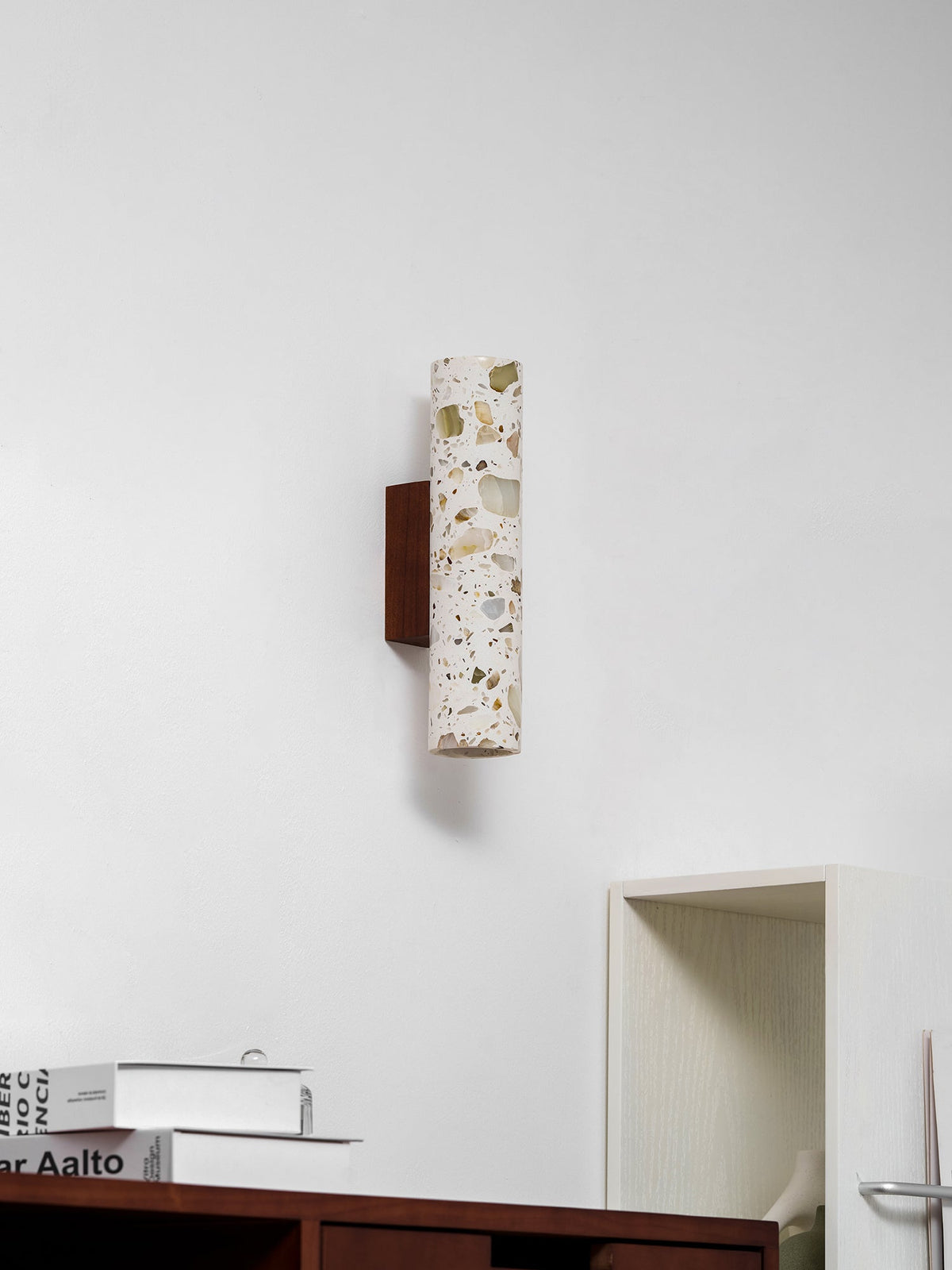 Lámparas de pared minimalistas con detalles artísticos