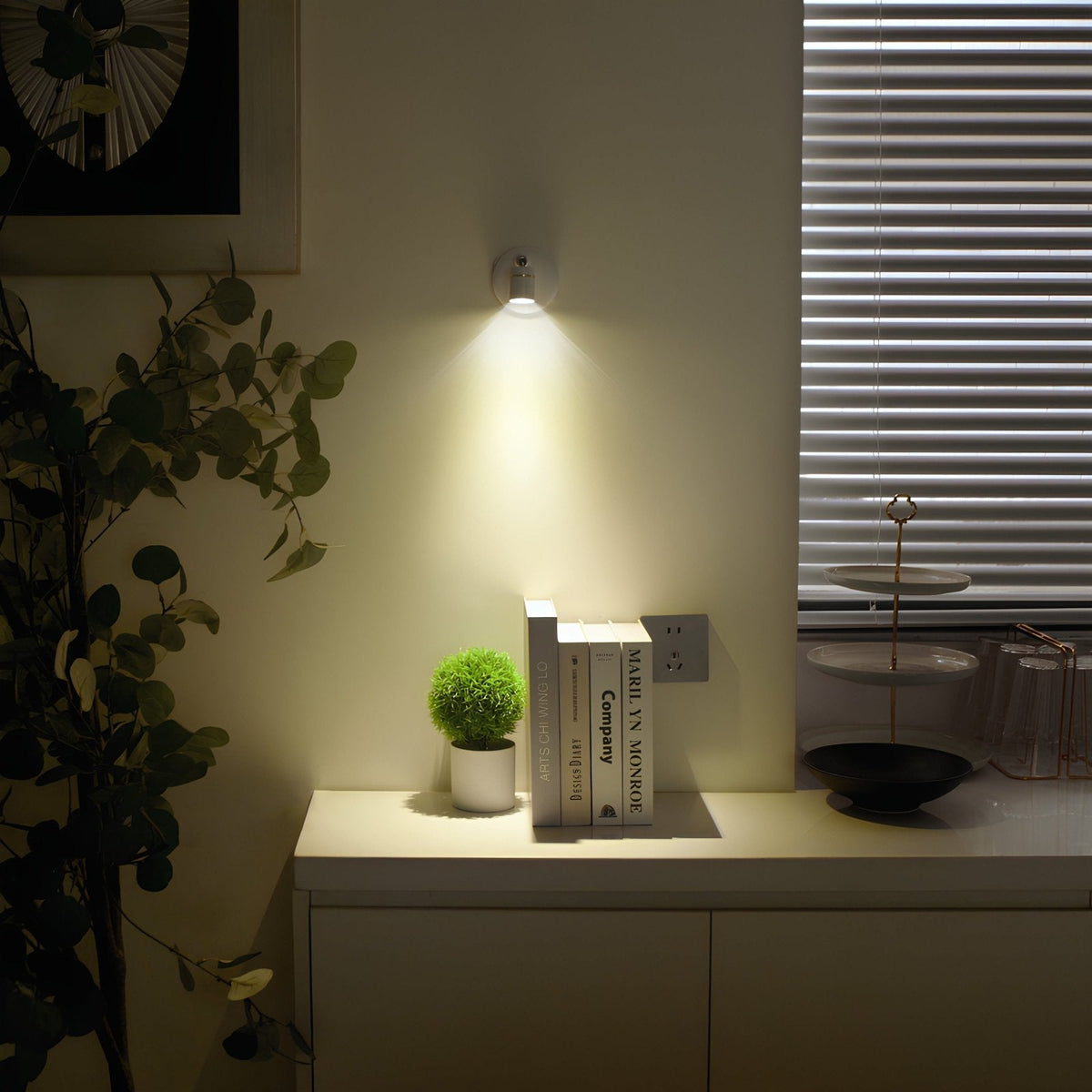 Foco de pared inalámbrico ajustable con control remoto