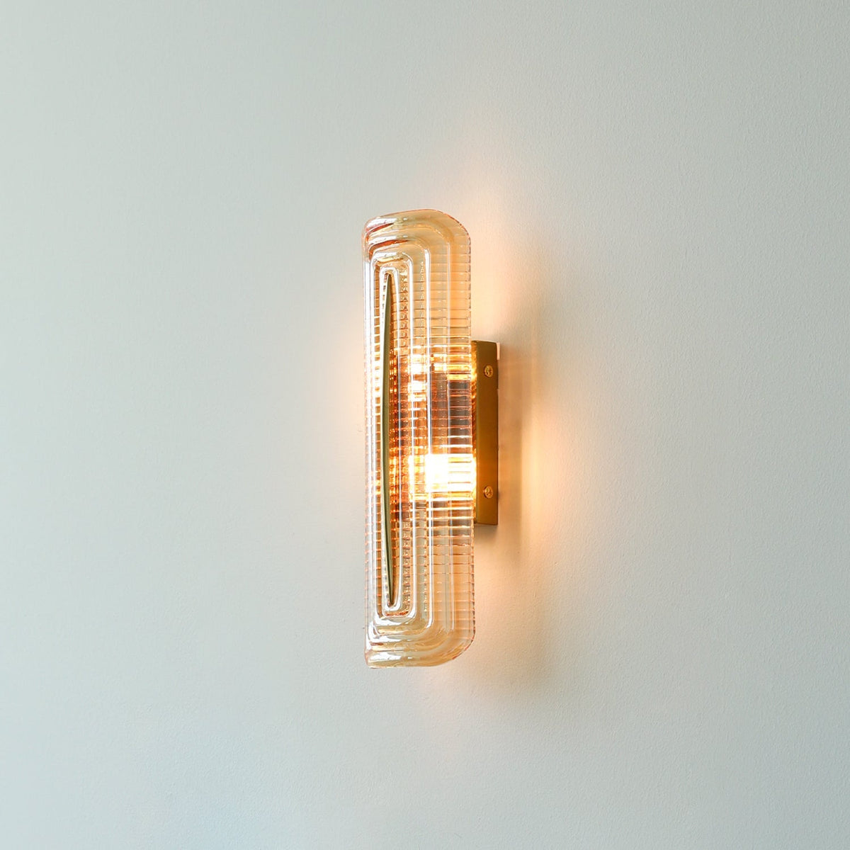 Lámparas de pared geométricas para interiores modernos