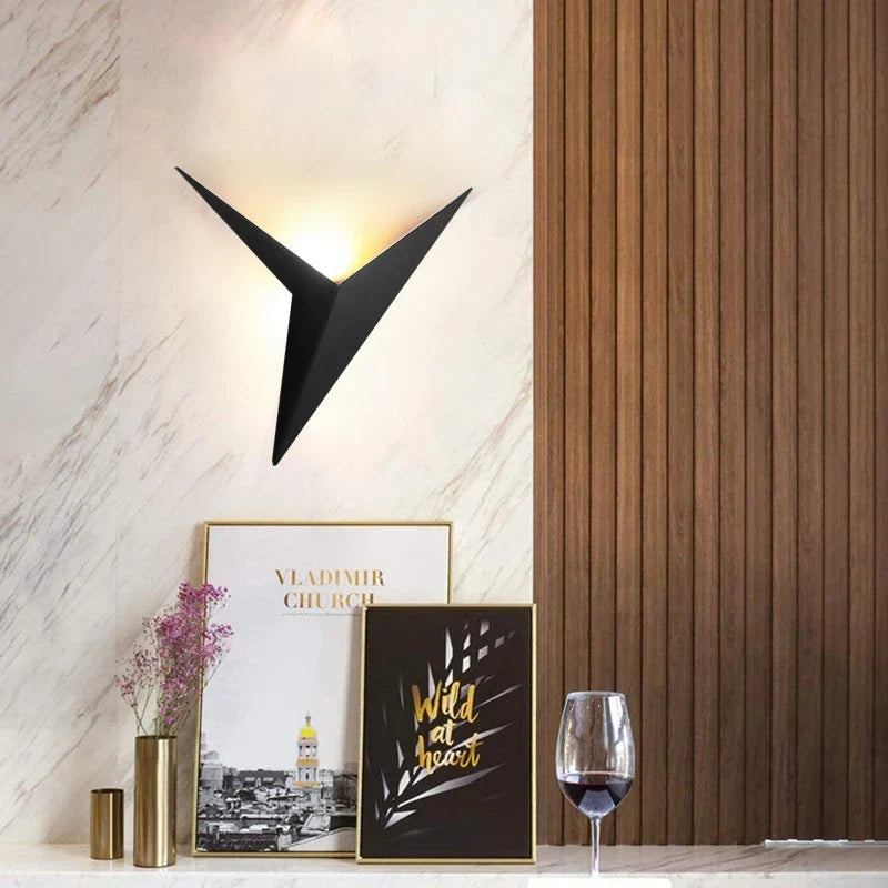 Lámparas de pared de lujo con diseño triangular elegante