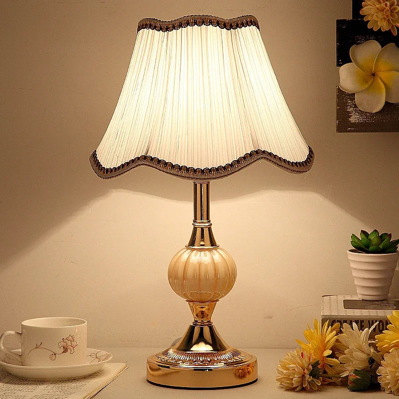 Lámpara de mesa estilo vintage con pantalla floral luz decorativa
