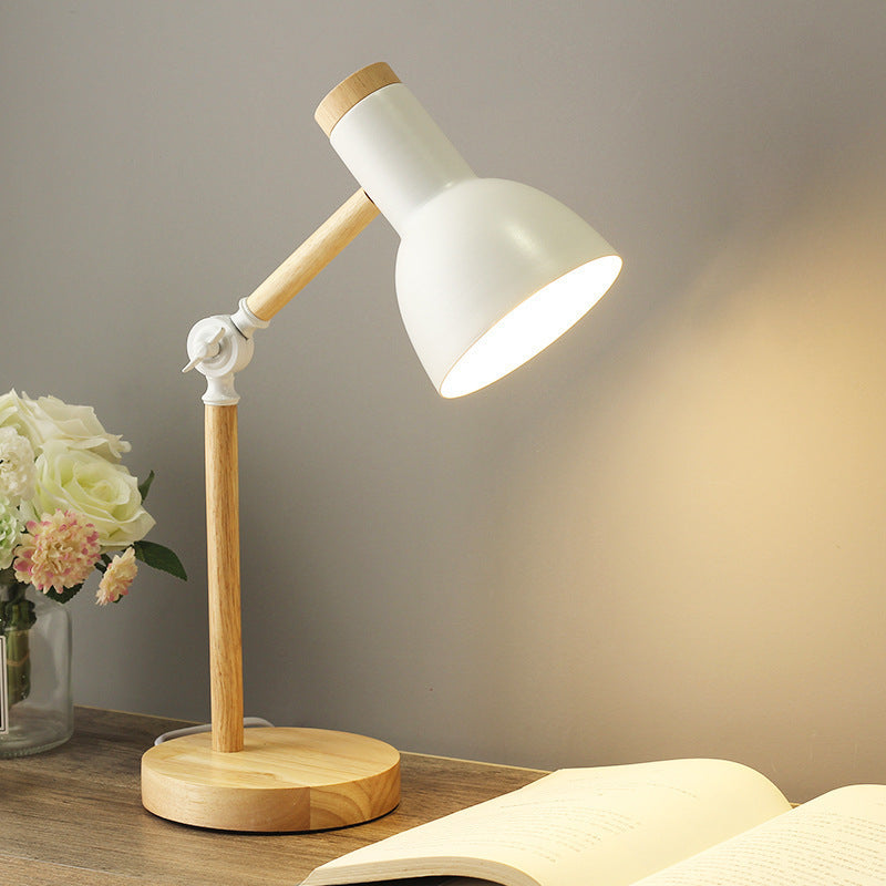 Lámpara de escritorio ajustable moderna con brazo articulado y luz direccional