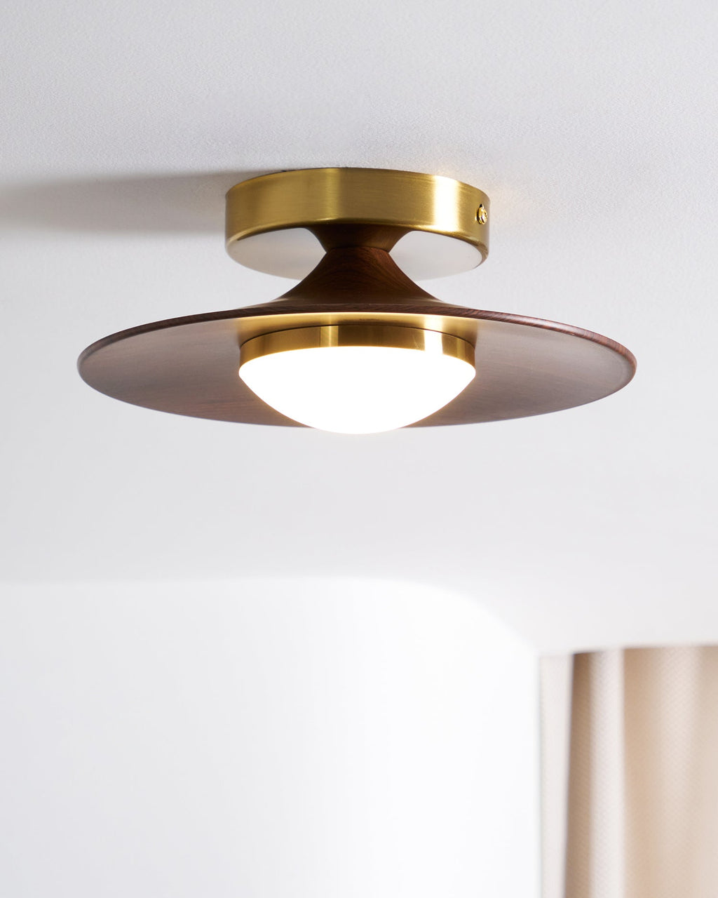 Luz de techo LED contemporánea con diseño compacto de montaje empotrado