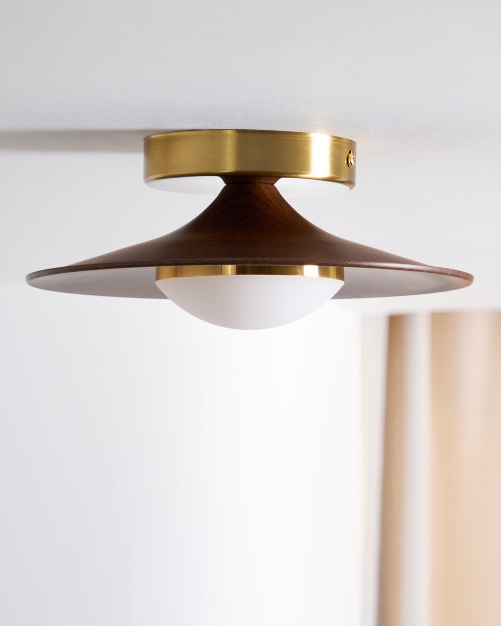 Luz de techo LED contemporánea con diseño compacto de montaje empotrado