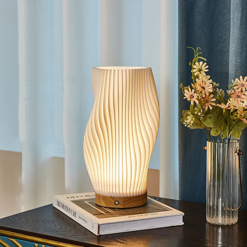 Lámpara de acento contemporánea con diseño de onda elegante y brillo ajustable
