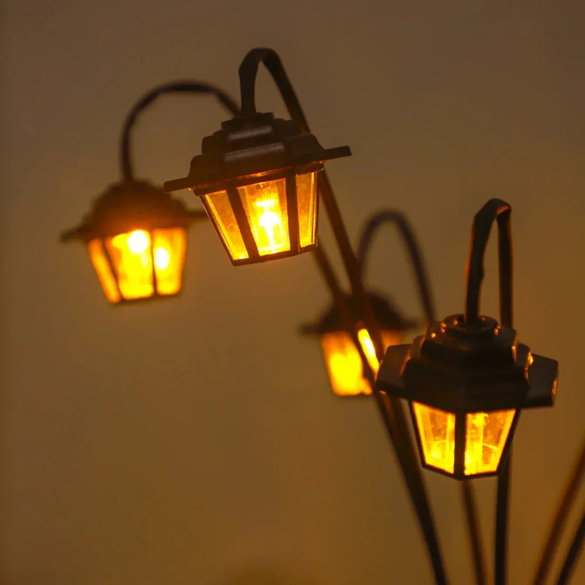 Retro Solar Garden Lantern – 6 LED Lights & IP44 Waterproof