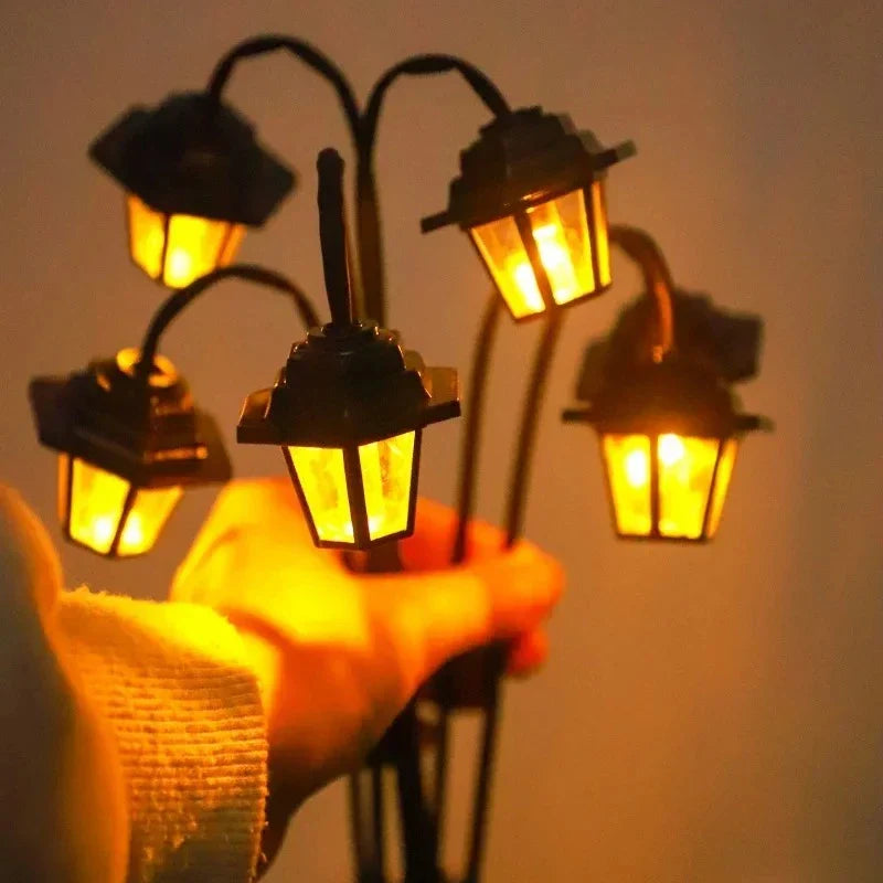 Retro Solar Garden Lantern – 6 LED Lights & IP44 Waterproof