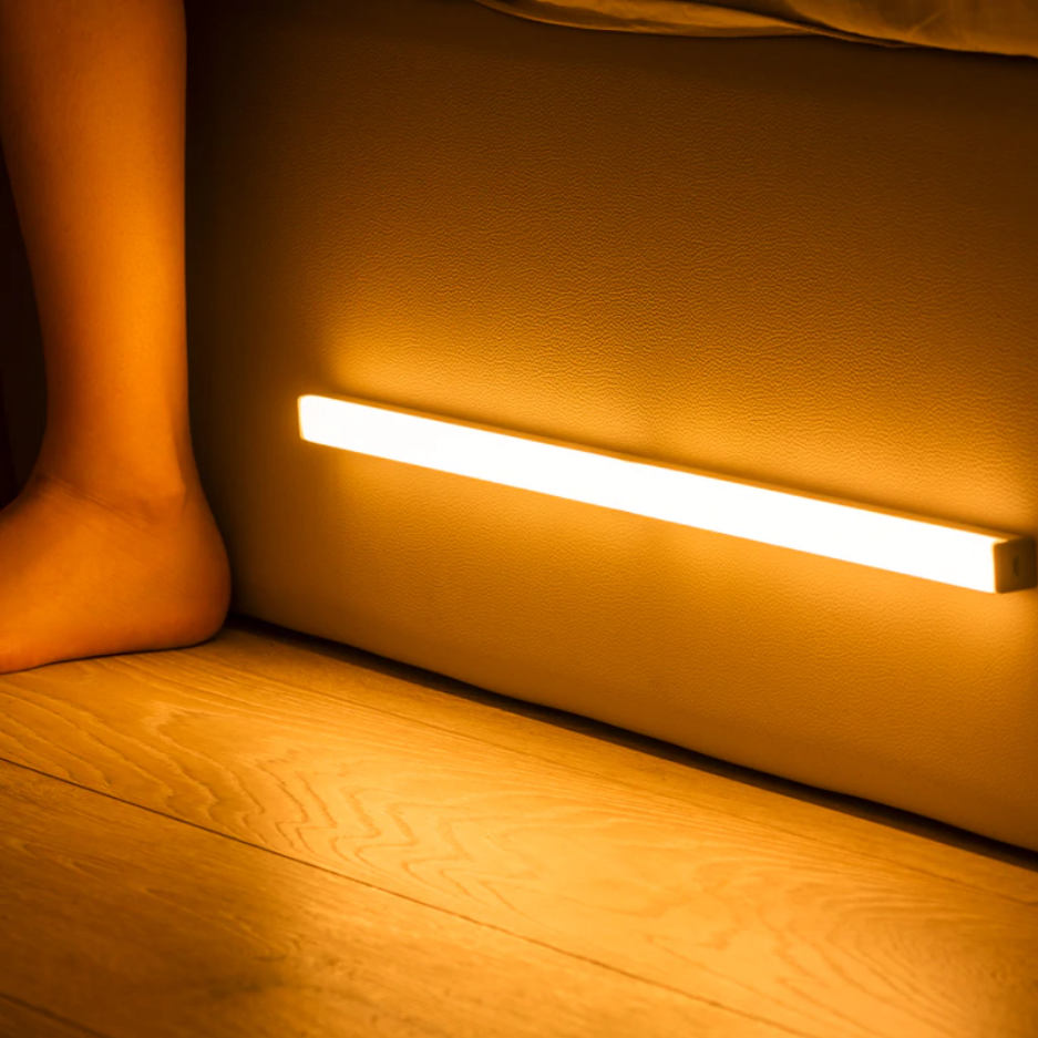 Luz LED con sensor de movimiento – Lámpara automática con enchufe