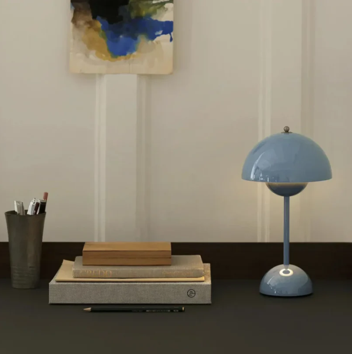 Lámpara de mesa Modern Touch con alimentación USB y brillo ajustable