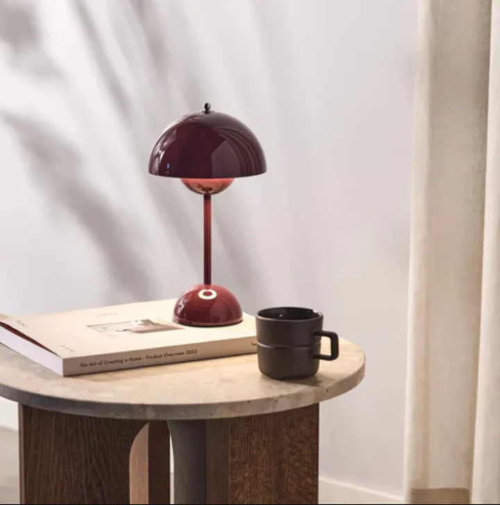 Lámpara de mesa Modern Touch con alimentación USB y brillo ajustable