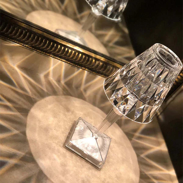 Lámpara elegante con acento de cristal, regulable y recargable para iluminación del hogar