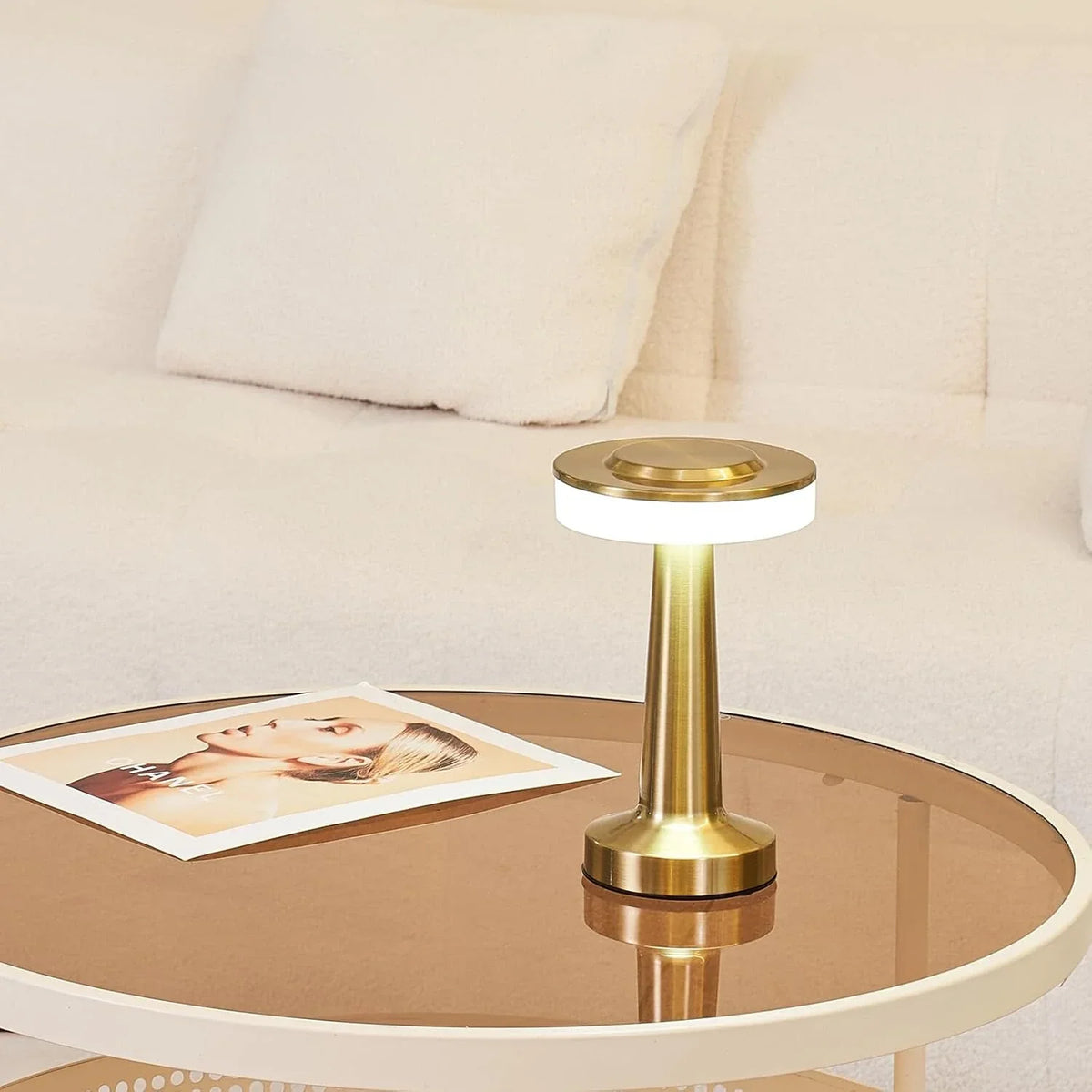 Lámpara de mesa portátil regulable con diseño retro elegante