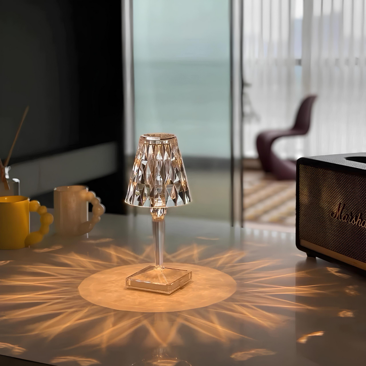 Lámpara elegante con acento de cristal, regulable y recargable para iluminación del hogar