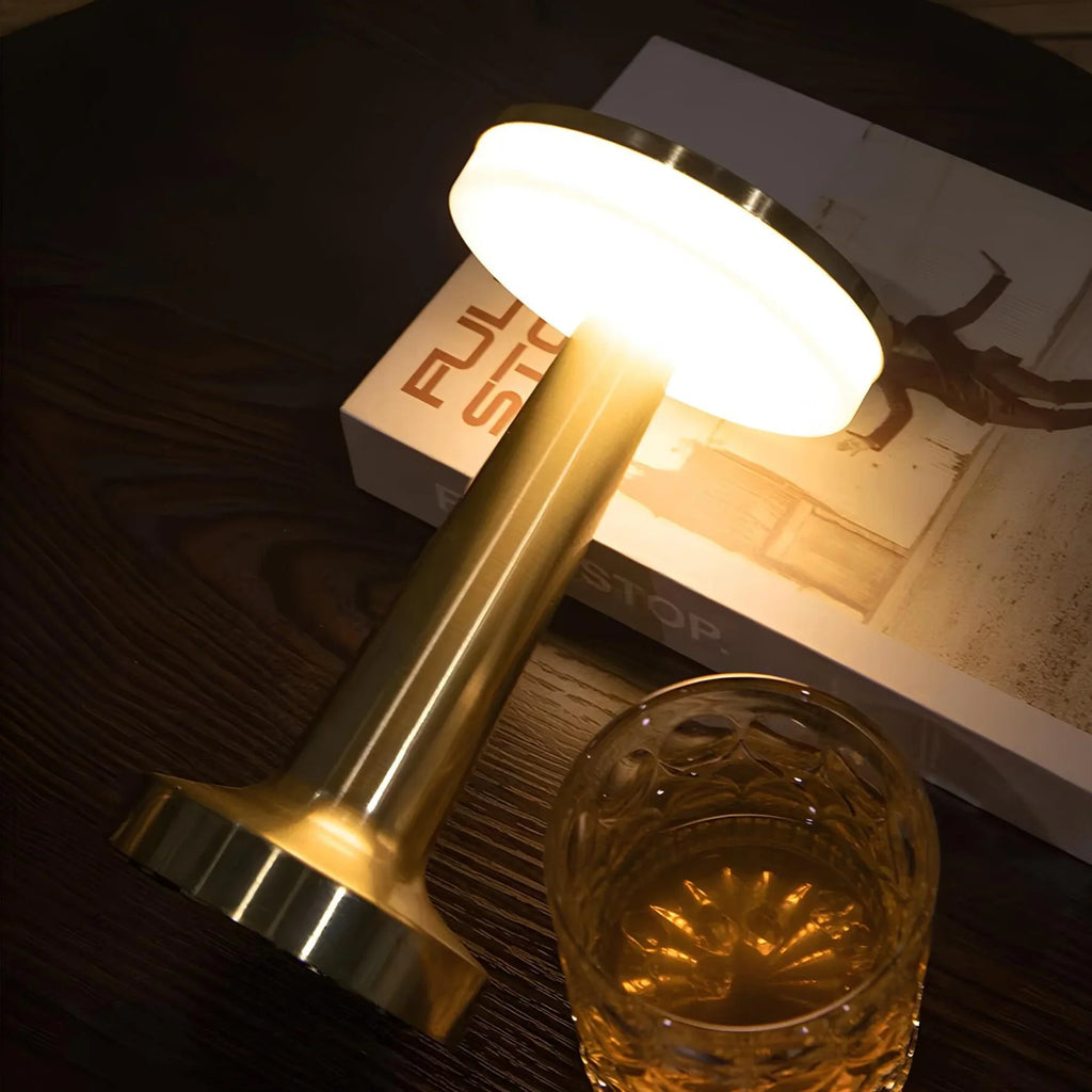 Lámpara de mesa portátil regulable con diseño retro elegante