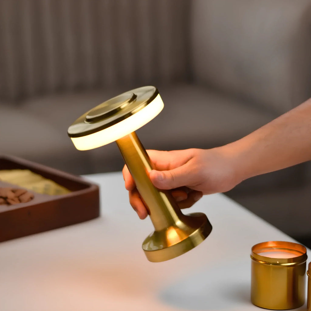 Lámpara de mesa portátil regulable con diseño retro elegante