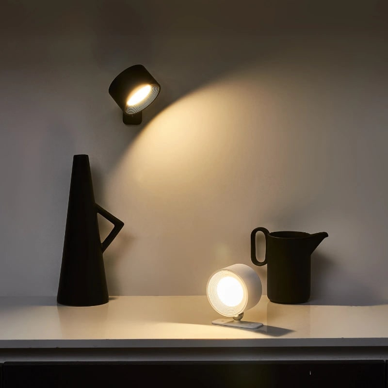 Aplique de pared LED magnético ajustable, inalámbrico y recargable, a pilas