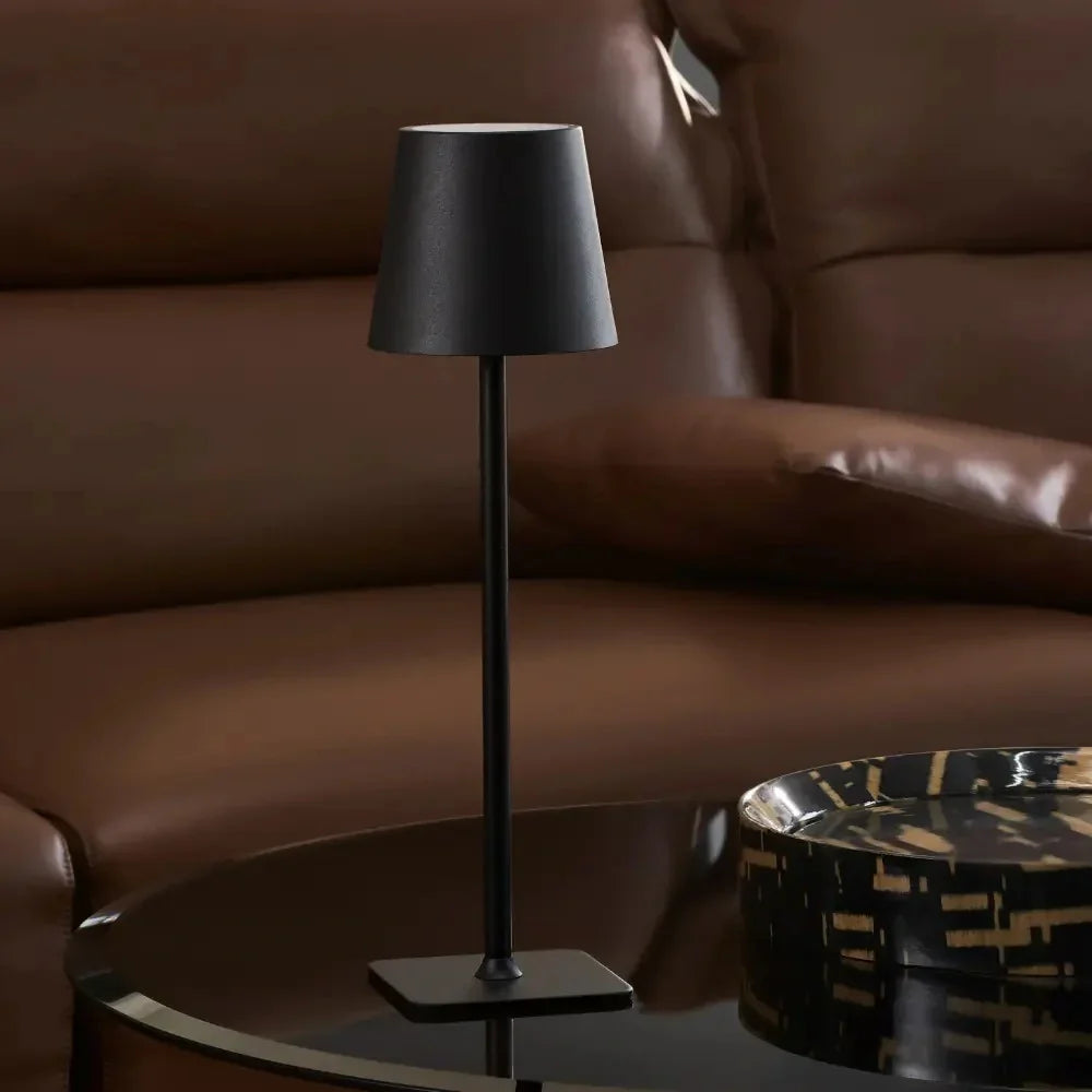 Lámpara de mesa alta regulable con control táctil y luz LED recargable