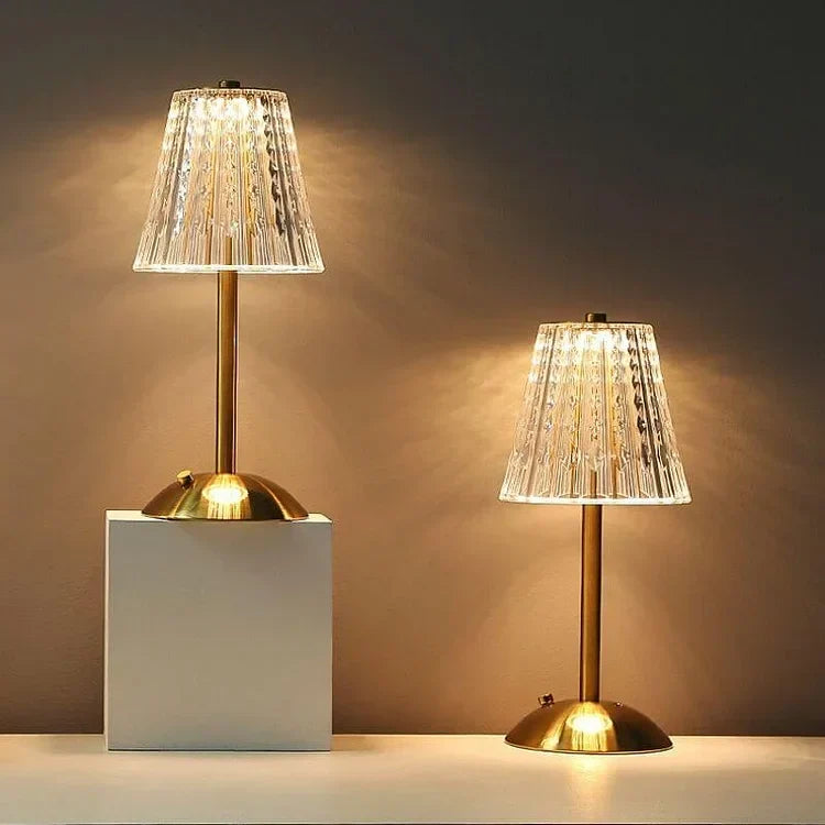 Lámpara de mesa de cristal decorativa con luz dorada para interiores modernos