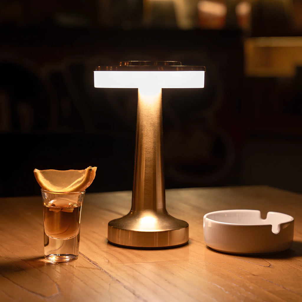Lámpara de mesa portátil regulable con diseño retro elegante