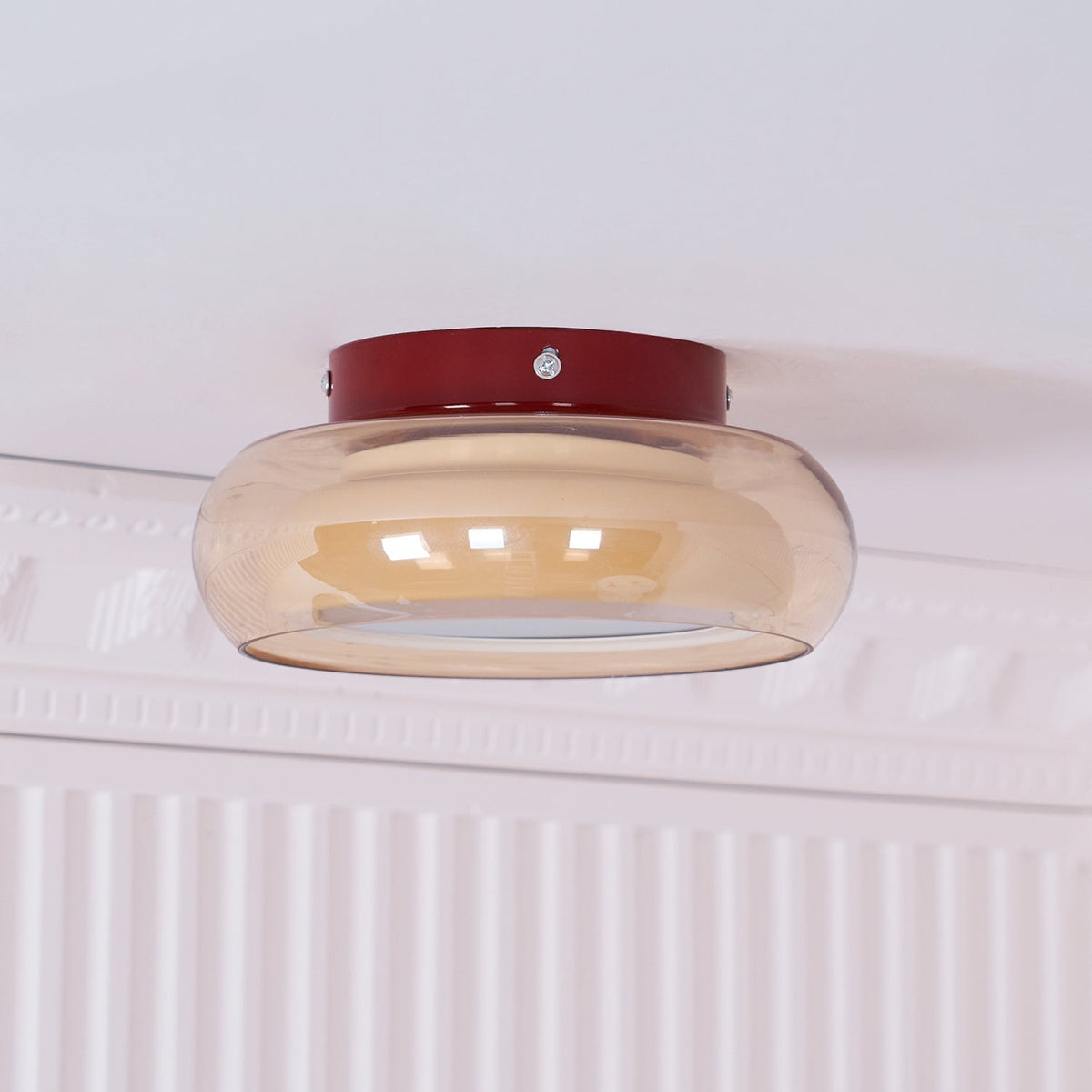 Lámpara de techo de montaje al ras con pantalla de vidrio ámbar e LED integrado de estilo vintage
