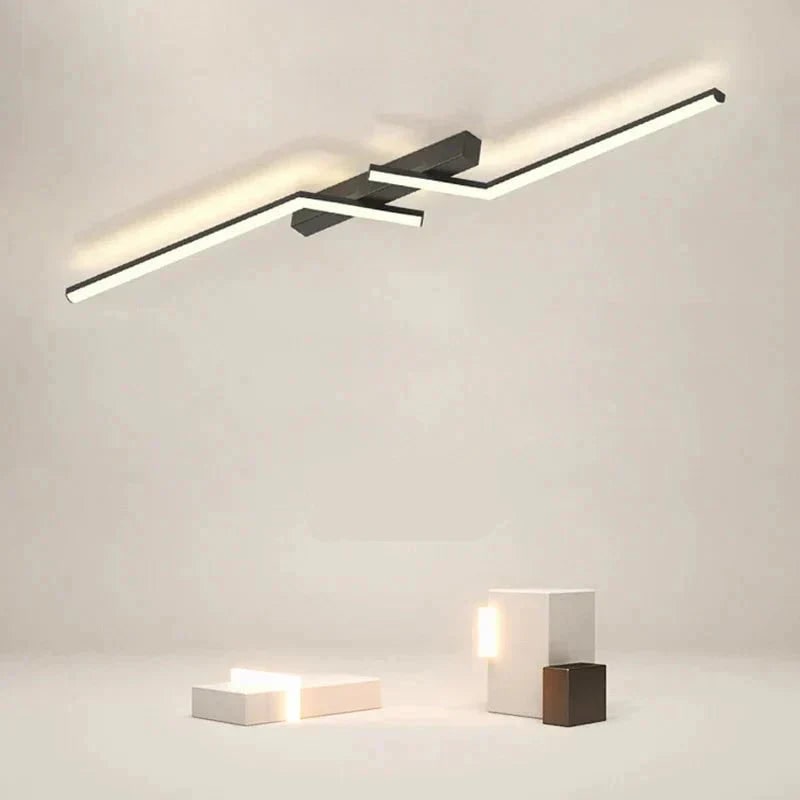 Lámpara de techo LED lineal de montaje al ras, con control remoto y diseño regulable.