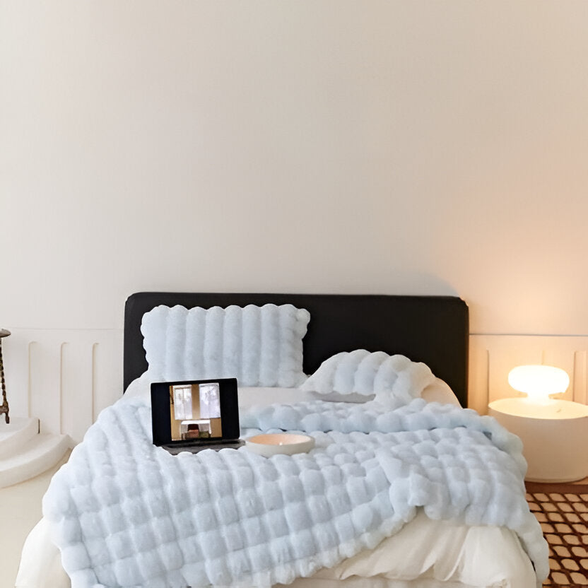 All-Season Blanket with Elegant Design - product detail 10
