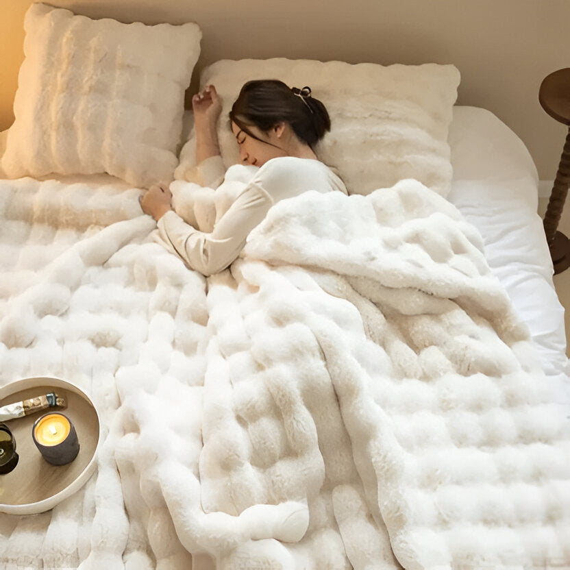 All-Season Blanket with Elegant Design - product detail 9