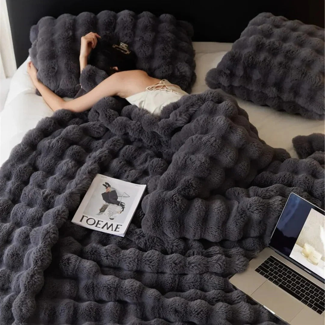 All-Season Blanket with Elegant Design - product detail 2
