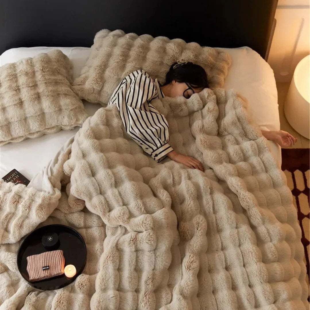All-Season Blanket with Elegant Design - product detail 3