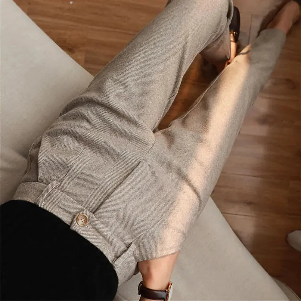 Elegant and Fitted Women's Pants - product image 3
