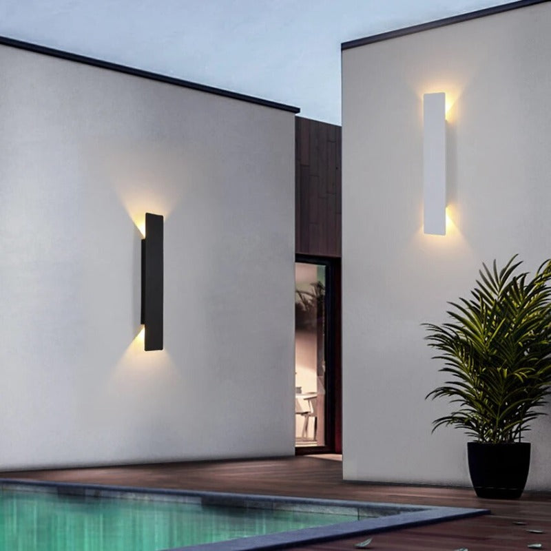 Luz de pared LED exterior elegante y moderna con iluminación hacia arriba y hacia abajo