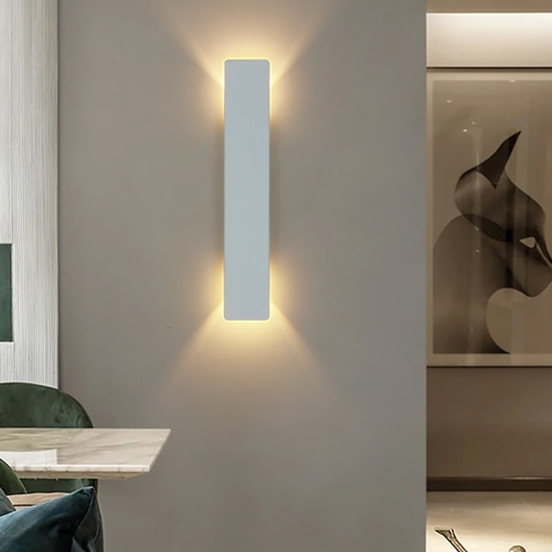 Luz de pared LED exterior elegante y moderna con iluminación hacia arriba y hacia abajo