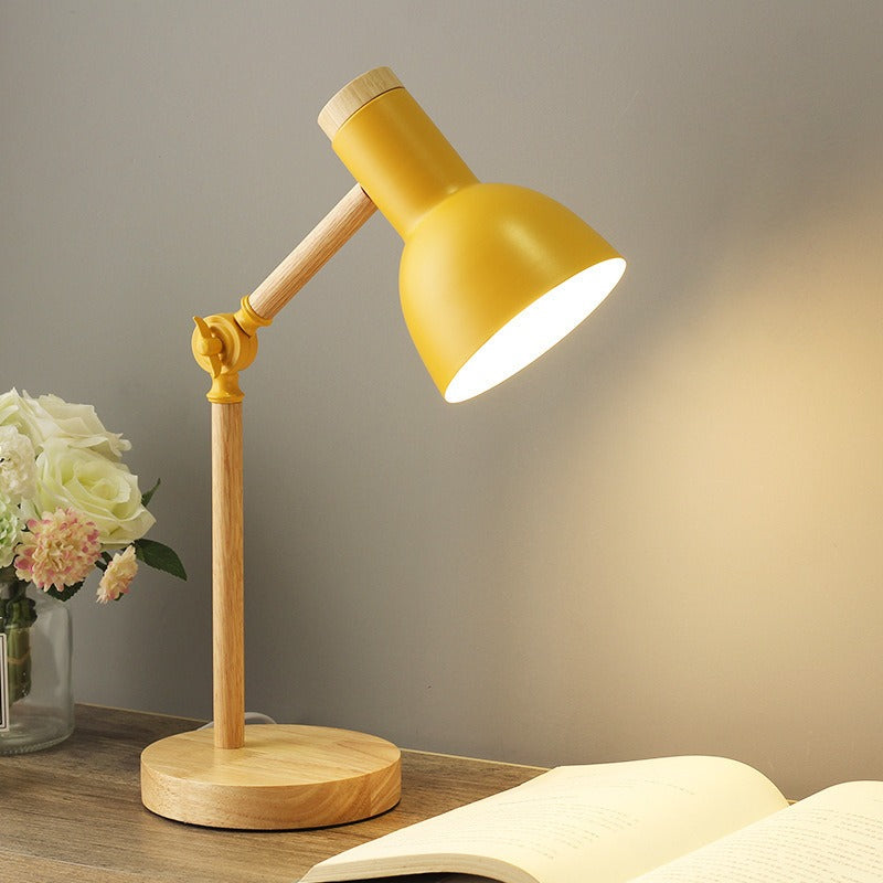 Lámpara de escritorio ajustable moderna con brazo articulado y luz direccional