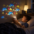 Proyector de luz nocturna infantil con patrones giratorios de océano y estrellas para proyectar en el techo sobre una mesa