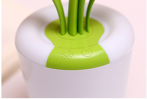 Lámpara de escritorio infantil con luz LED, cuello de cisne flexible, batería recargable y carga USB