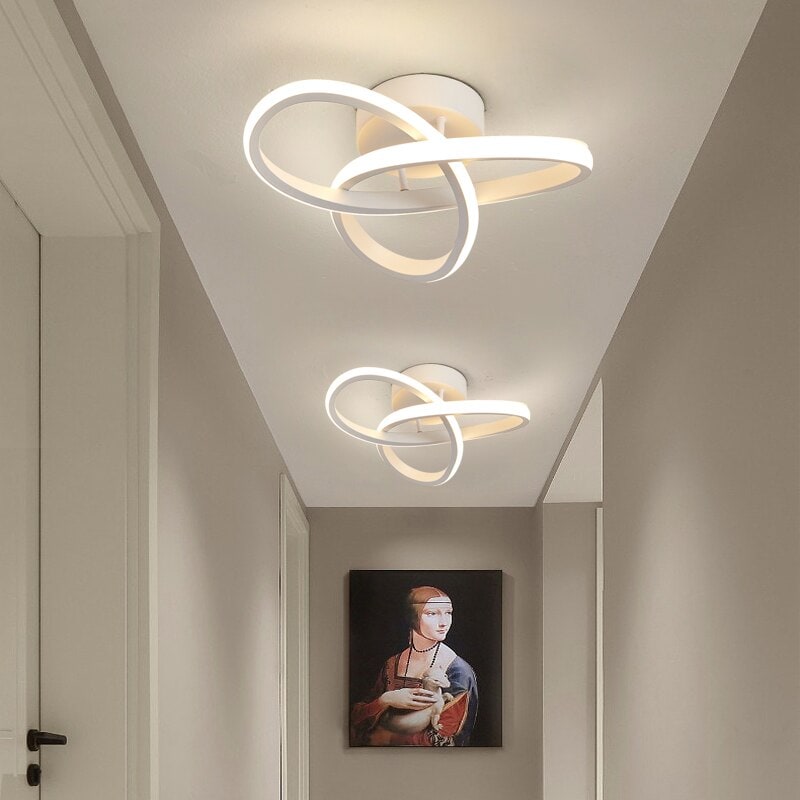 Lámpara de techo LED de perfil bajo con montaje al ras y diseño moderno de anillos superpuestos