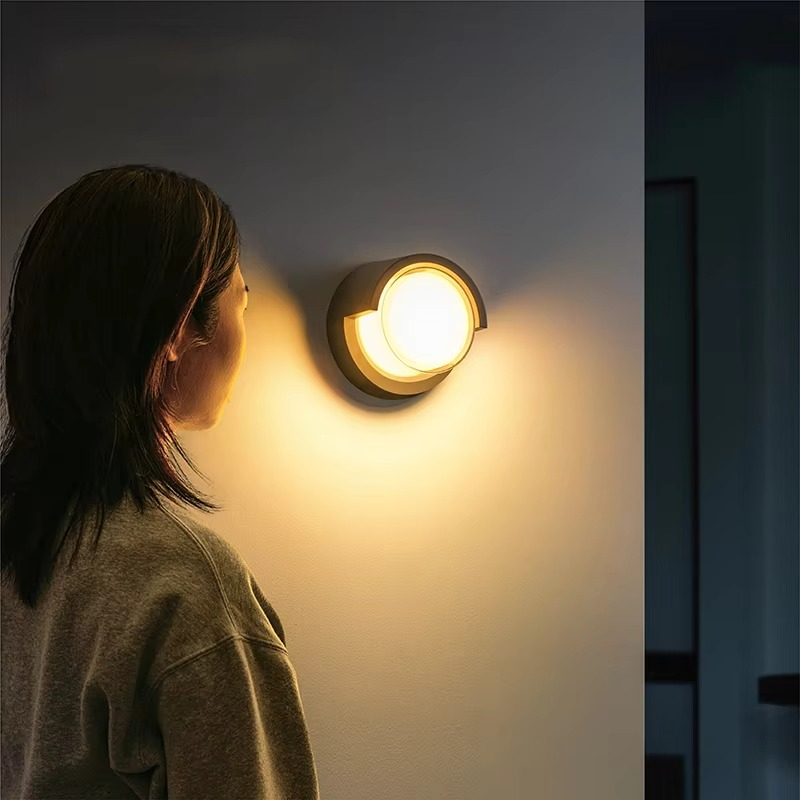 Luz de pared exterior LED con sensor de movimiento para iluminación exterior