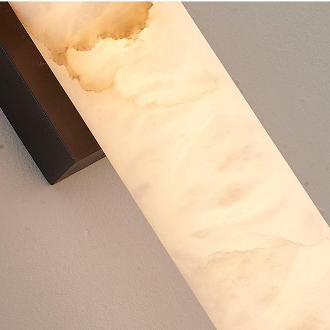 Aplique de pared moderno con pantalla cilíndrica de mármol y acabado de latón de montaje al ras, minimalista