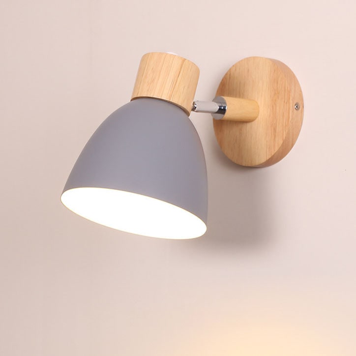 Aplique de pared moderno con brazo ajustable, interruptor de cadena y pantalla de madera en forma de cúpula para el dormitorio